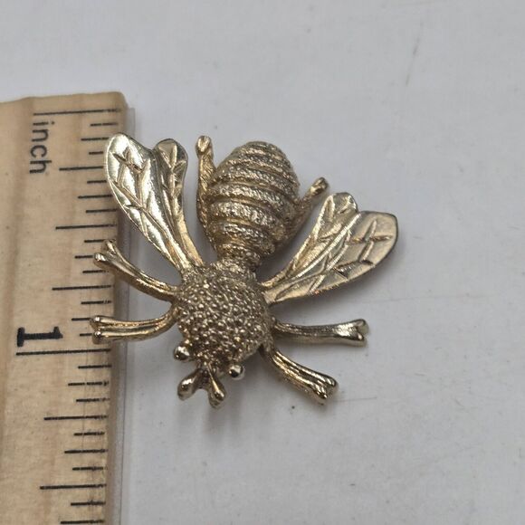 Vintage Sarah Coventry Bumble Bee Brooch Bug Pin Gold Tone Signed Jewelry - Picture 4 of 4